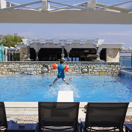 Contaratos Hotel 4*