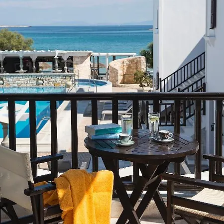 Contaratos Naousa (Paros)