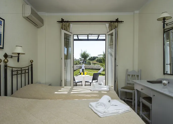 Contaratos Naousa (Paros)