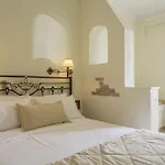 Contaratos Hotel