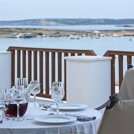 Contaratos 4* Naousa (Paros)