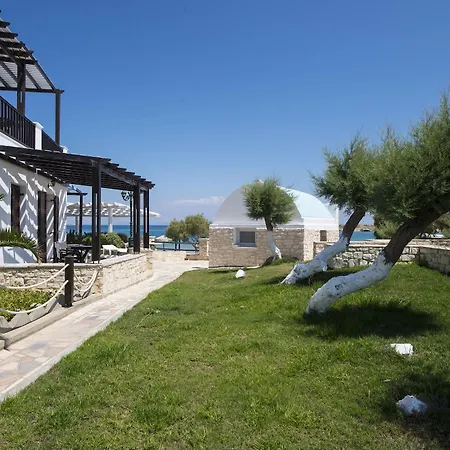 Contaratos Hotel Naousa (Paros)