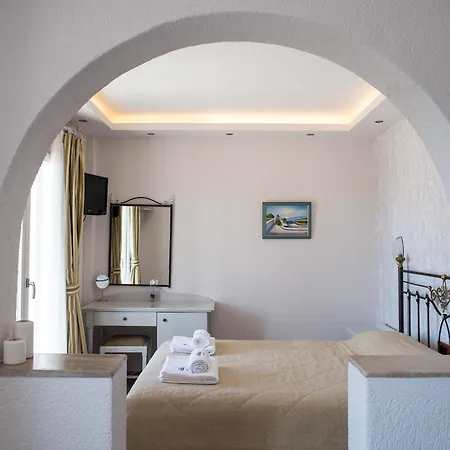 Hotel Contaratos Naousa (Paros)