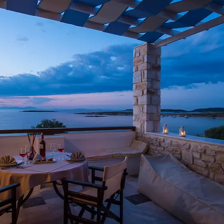 Contaratos 4* Naousa (Paros)