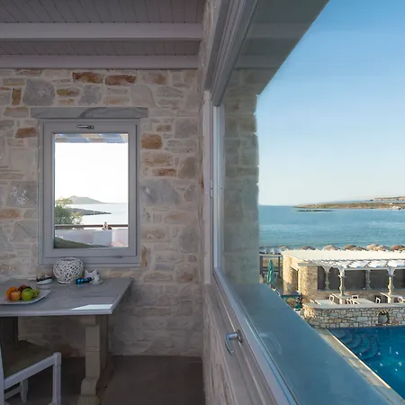 Contaratos Hotel Naousa (Paros)