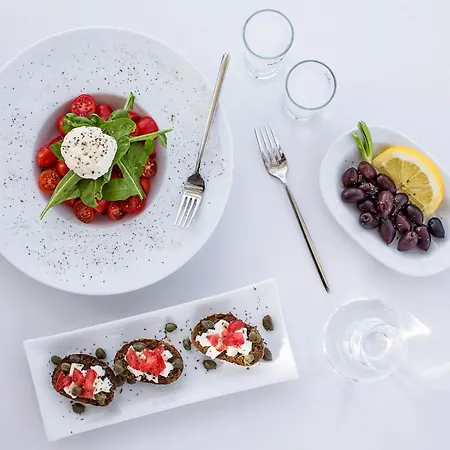 Contaratos 4* נאוסה