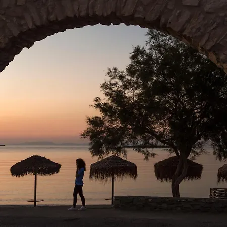 Contaratos Hotel Nausa