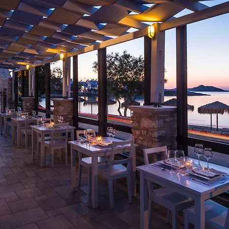 Contaratos Hotel Naousa (Paros)