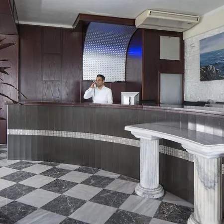 Hotel Contaratos Naousa (Paros)