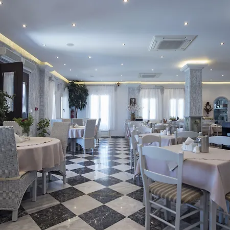 Contaratos Hotel Nausa