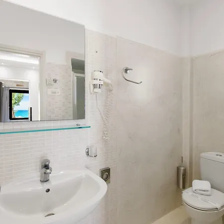 Contaratos Hotel 4*