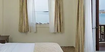 מלון Contaratos 4*