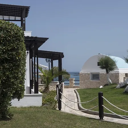 מלון Contaratos 4*