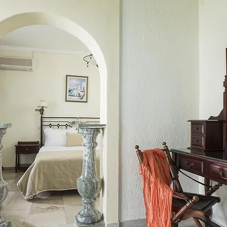 Hotel Contaratos Naousa (Paros)