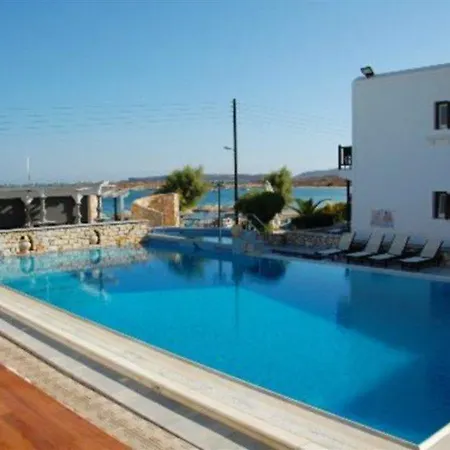 Contaratos 4* Naousa (Paros)