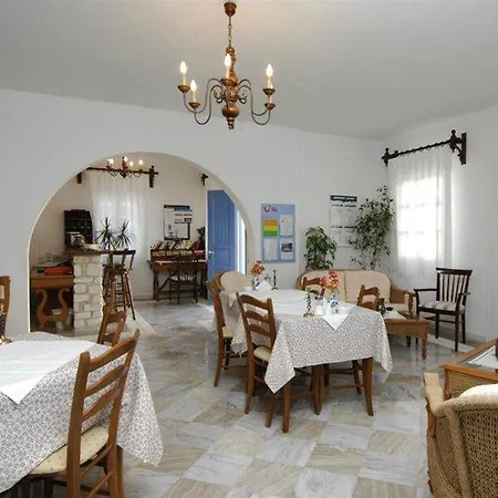 Contaratos Hotel Naousa (Paros)