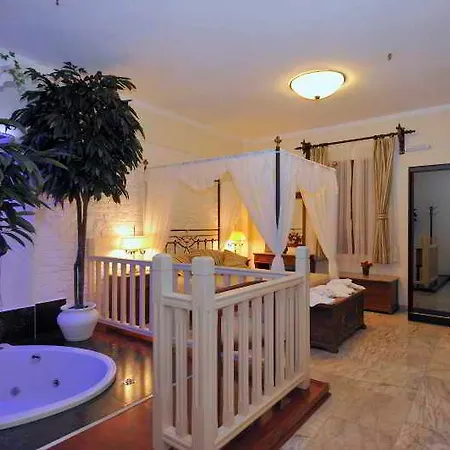 Contaratos נאוסה