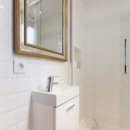 מלון Contaratos 4*