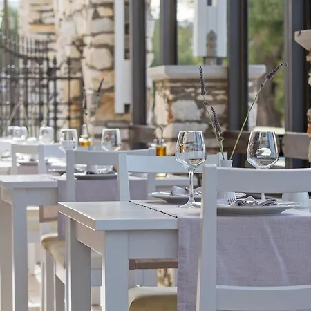 Contaratos 4* Naousa (Paros)