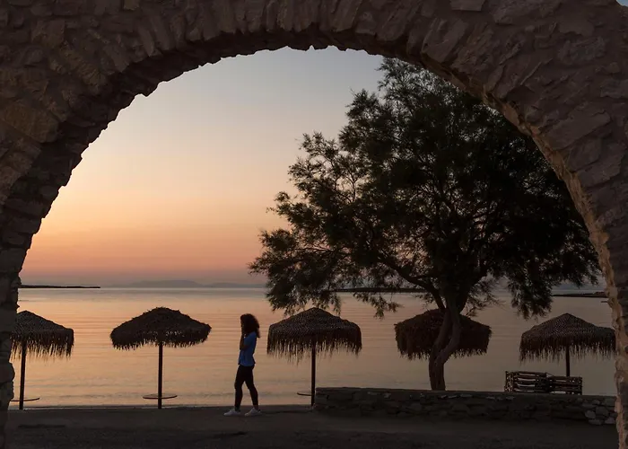 Contaratos Hotel Nausa