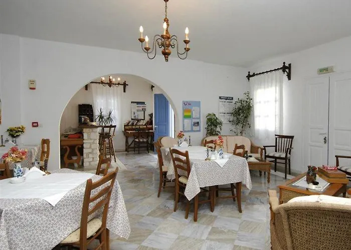 Contaratos Hotel Nausa